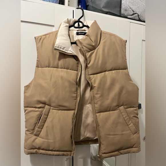 Amazon Cropped Puffer Vest - Picture 3 of 6